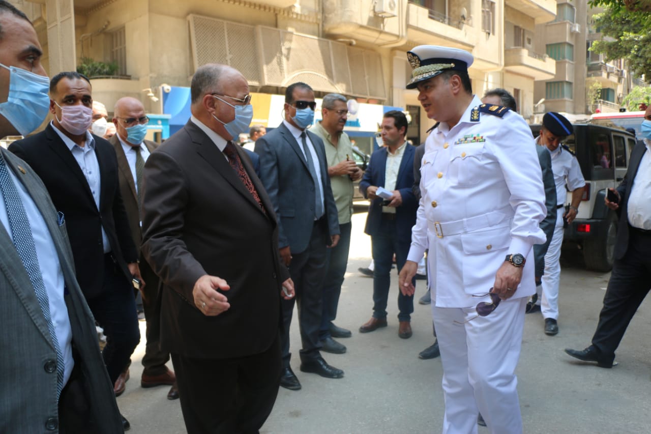 محافظ القاهرة يتفقد العقار المائل بالزمالك  (2)