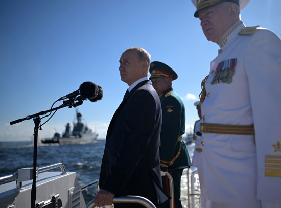 جانب من احتفال بوتين بعيد الأسطول البحري