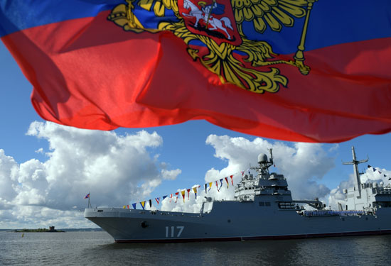 علم روسيا أعلى الأسطول البحري