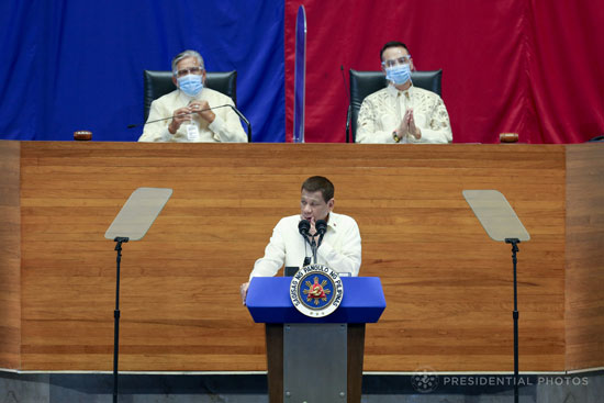 رئيس الفلبين يلقي خطاب حالة الأمة السنوي في كويزون سيتي (2)