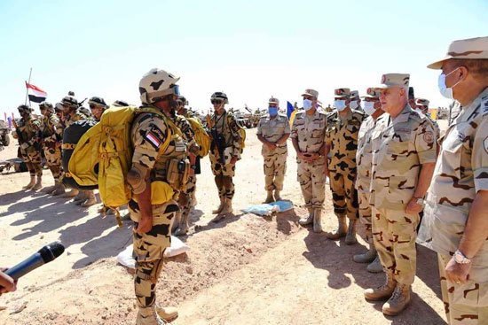 3الفريق محمد فريد رئيس أركان حرب القوات المسلحة  (3)