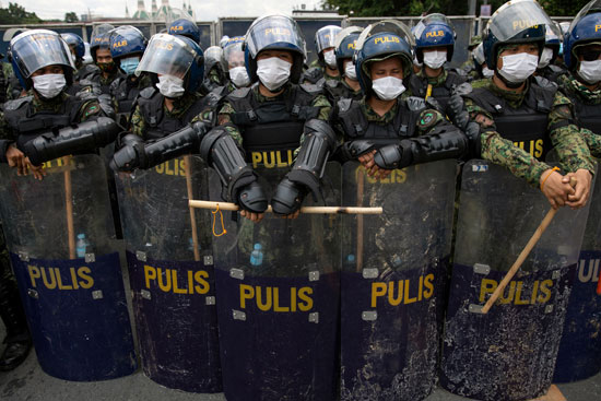 2020-07-27T070851Z_1575840012_RC2J1I9RPJYK_RTRMADP_3_PHILIPPINES-POLITICS-PROTESTS