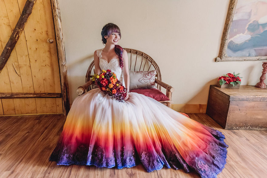 فستان زفافها