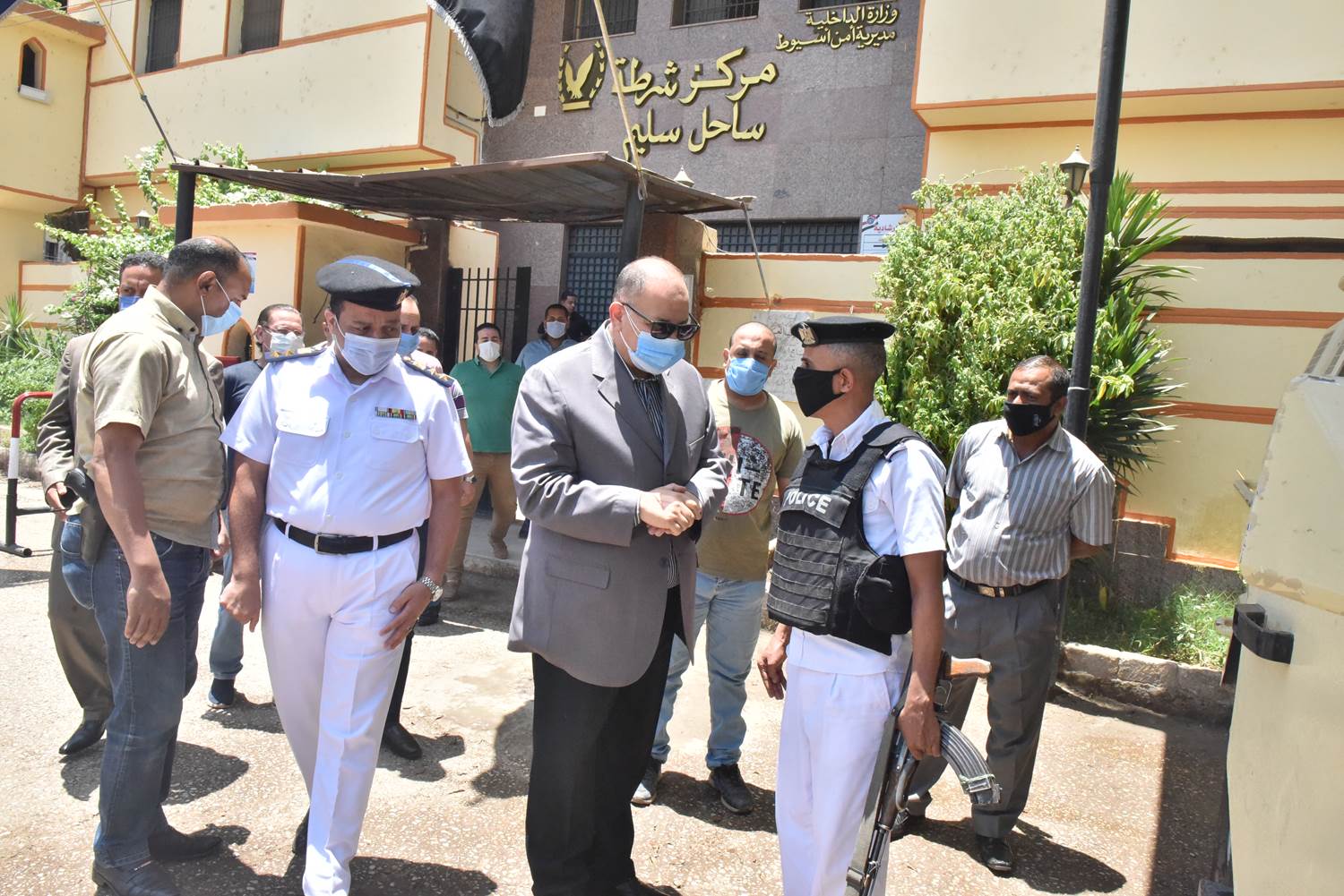 محافظ أسيوط يزور مركز شرطة ساحل سليم ويتفقد الخدمات الأمنية  (6)