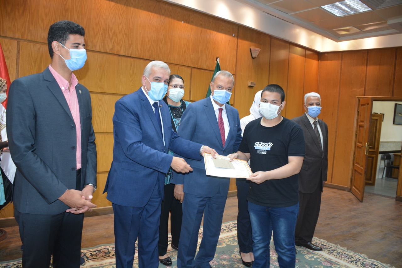 تكريم حفظة القران الكريم تكريم حفظة القران الكريم