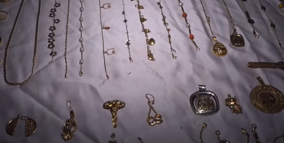 بعض السرقات