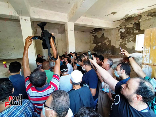 تشييع-جثمان-طبيب-الغلابى-الدكتور-محمد-مشالى-لمثواه-الأخير--(4)