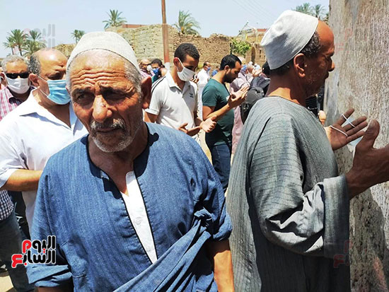 تشييع-جثمان-طبيب-الغلابى-الدكتور-محمد-مشالى-لمثواه-الأخير--(23)