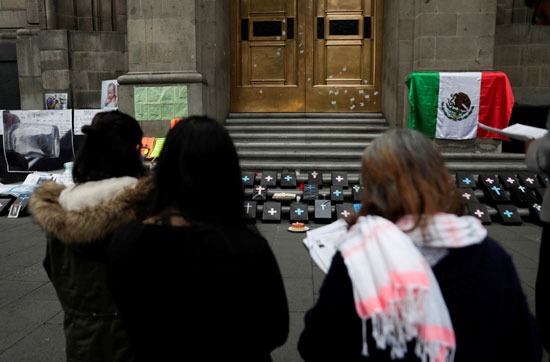 نشطاء المكسيك نصبوا جنازة رمزية ضد قرار الإجهاض
