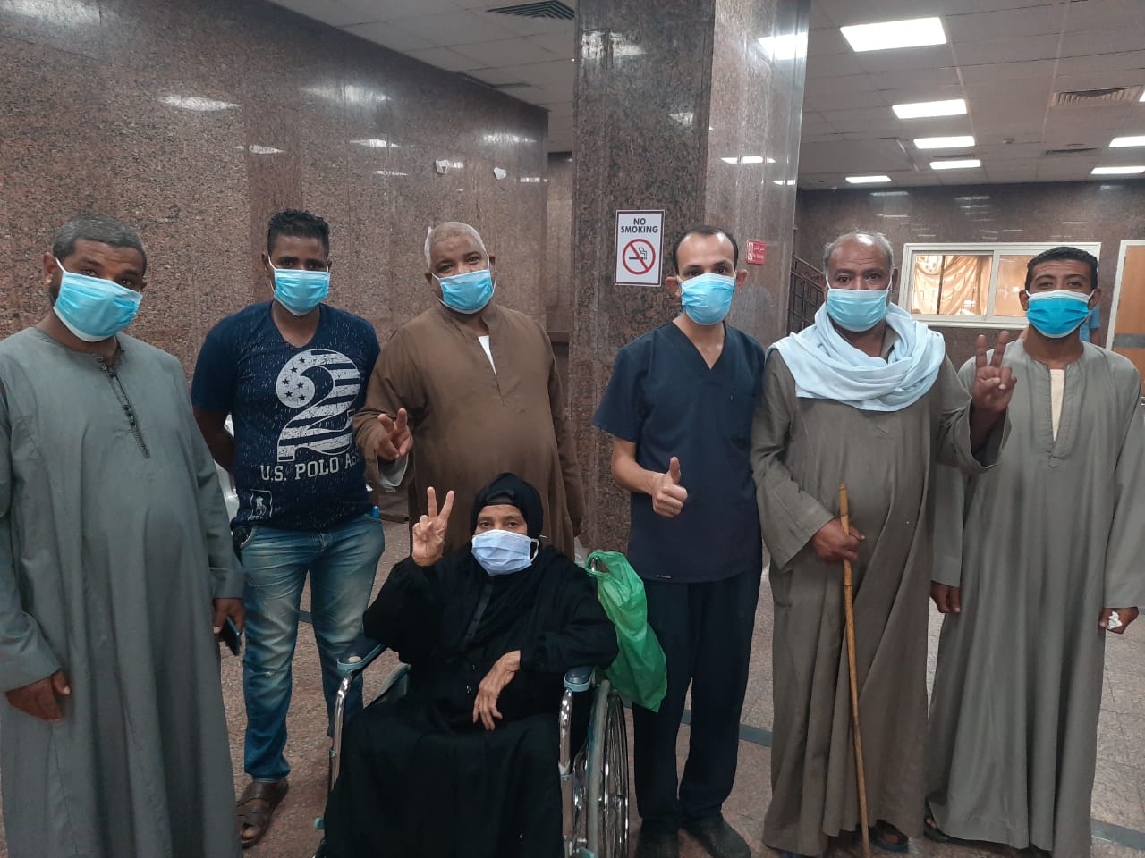 شفاء 13 حالة من كورونا وخروجهم من مستشفى الأقصر العام (3)