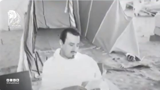  لقطة من فيديو يجمع  الملك فيصل مع الملكين عبدالله وخالد أثناء تأدية مناسك الحج (1)