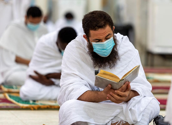 قراءة القرآن داخل مسجد نمرة