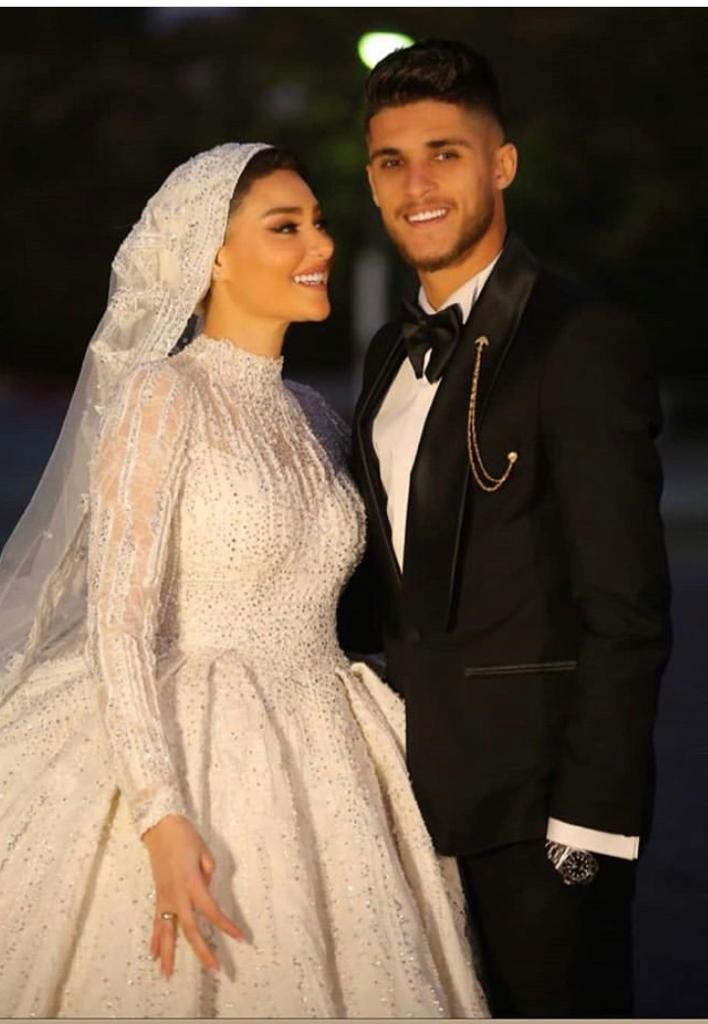 احمد الشيخ مع عروسته
