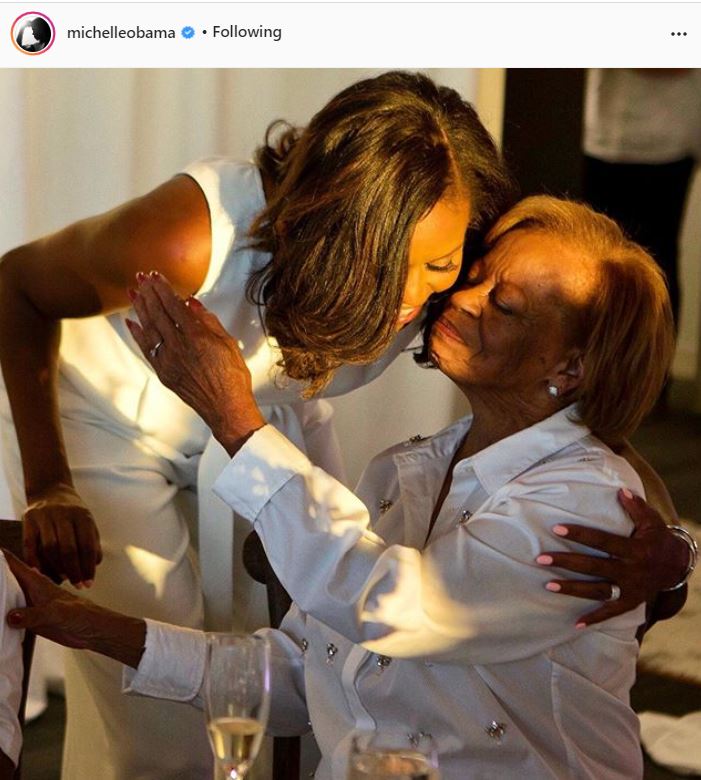 زوجة بارك اوباما ووالدتها