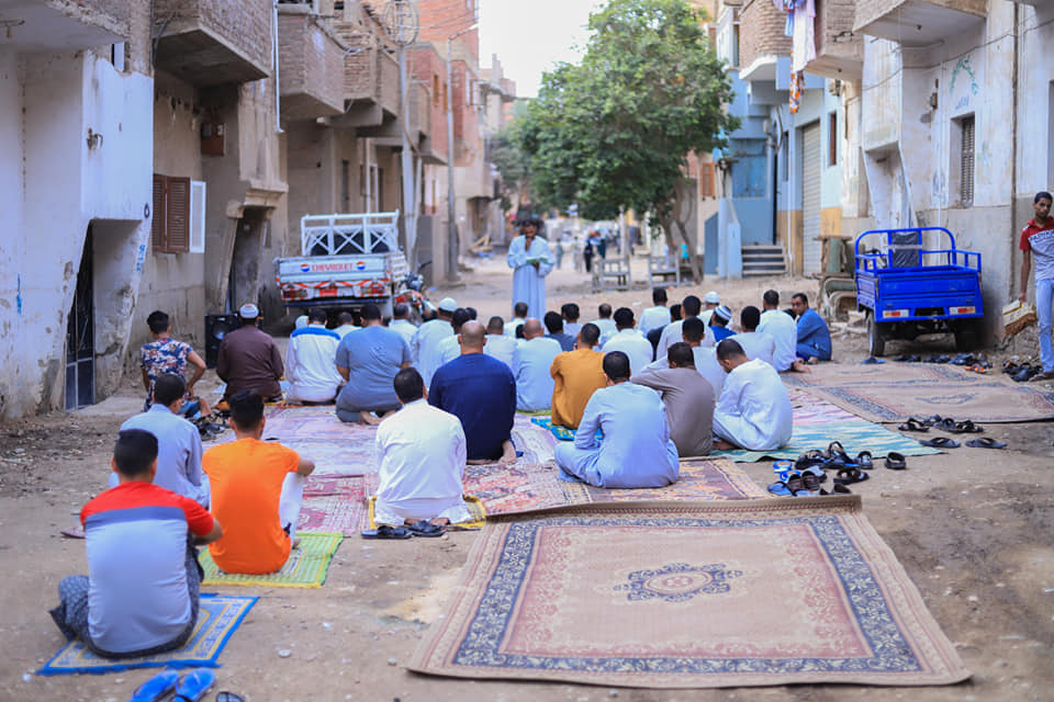 شاهد مخالفات وصلاة العيد بالشوارع ومركز شباب فى محافظة الأقصر (2)
