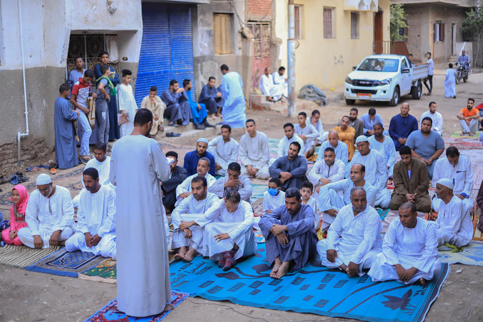 شاهد مخالفات وصلاة العيد بالشوارع ومركز شباب فى محافظة الأقصر (1)