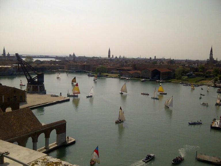 173-200036-cinema-italy-venezia-boats-3