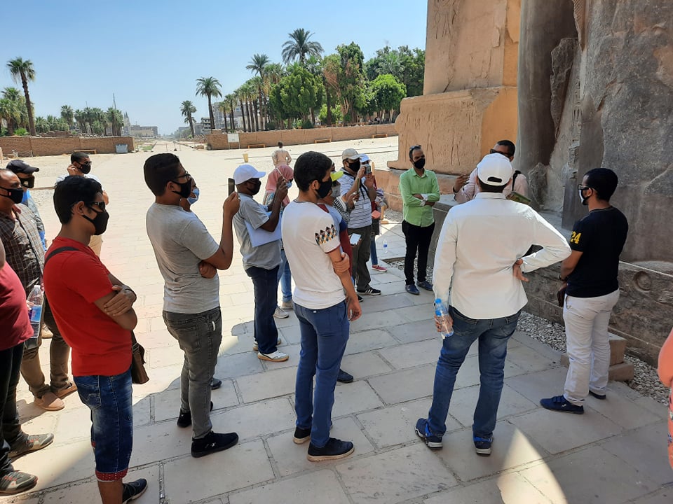نقابة المرشدين السياحيين تنظم جولة بمعبد الأقصر لتشجيع السياح على زيارة مصر (3)