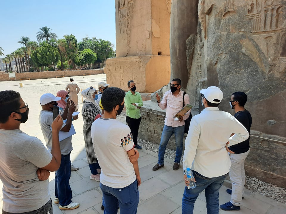 نقابة المرشدين السياحيين تنظم جولة بمعبد الأقصر لتشجيع السياح على زيارة مصر (4)