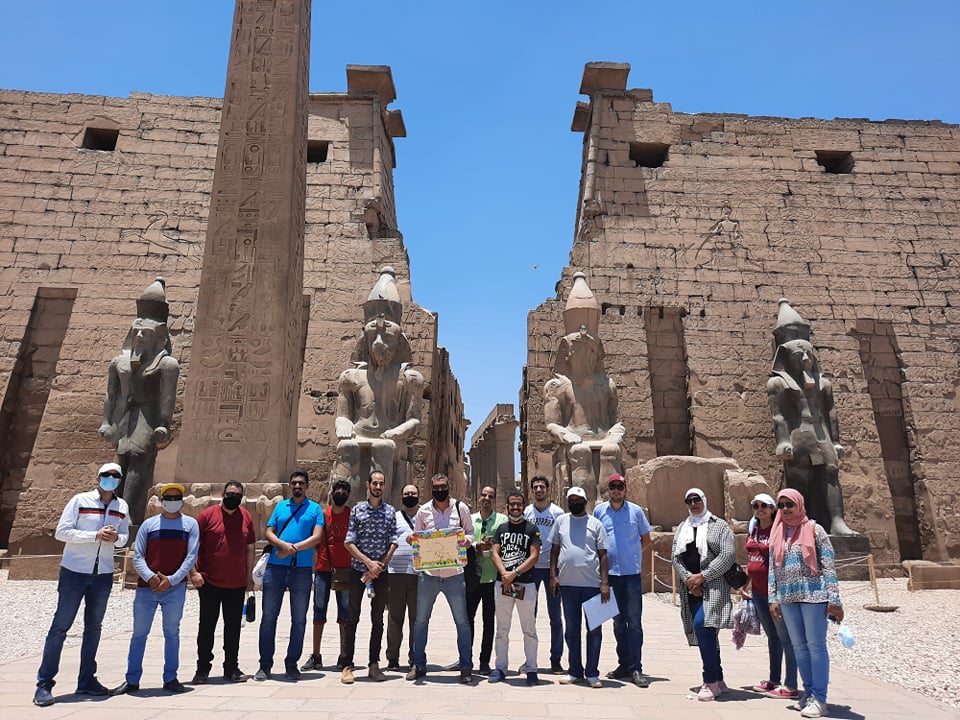 نقابة المرشدين السياحيين تنظم جولة بمعبد الأقصر لتشجيع السياح على زيارة مصر (1)