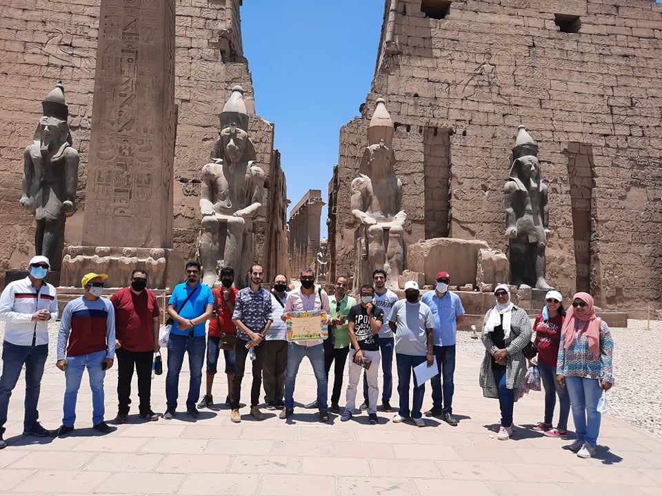 نقابة المرشدين السياحيين تنظم جولة بمعبد الأقصر لتشجيع السياح على زيارة مصر (7)