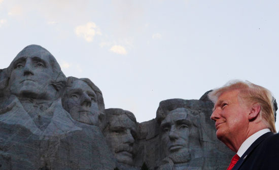 ترامب ونصب الرؤساء الأمريكيين الأربعة  فى جبل راشمور