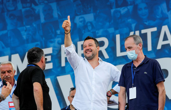 زعيم حزب اليمينى ماتيو سالفينى خلال الاحتجاجات