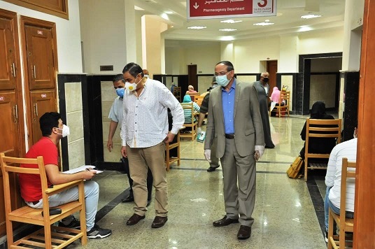طلبة جامعات مصر يواصلون آداء إمتحانات نهاية العام وسط إجراءات وقائية  (3)