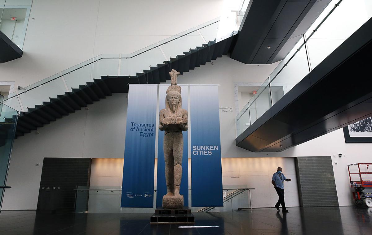 عرض الاثار المصرية بالمتحف