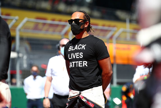 مرسيدس لويس هاميلتون يرتدي تي شيرت ضد العنصرية