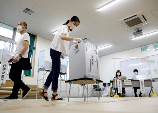 عمليات التصويت فى اليابان