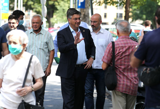 رئيس الوزراء الكرواتى أندريه بلينكوفيتش فى طريق للجنته الانتخابيه