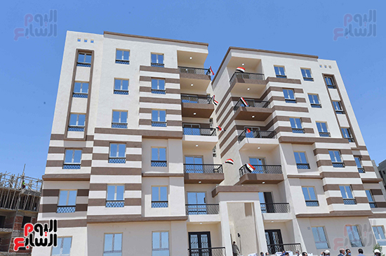 رئيس الوزراء يتفقد مشروع إنشاء 2500 وحدة سكنية بديلة لسكان العشوائيات بمدينة حدائق أكتوبر  (14)