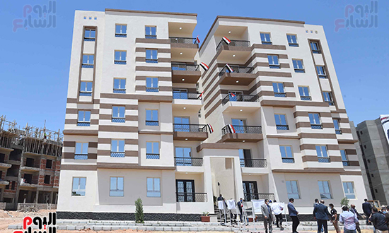 رئيس الوزراء يتفقد مشروع إنشاء 2500 وحدة سكنية بديلة لسكان العشوائيات بمدينة حدائق أكتوبر  (13)