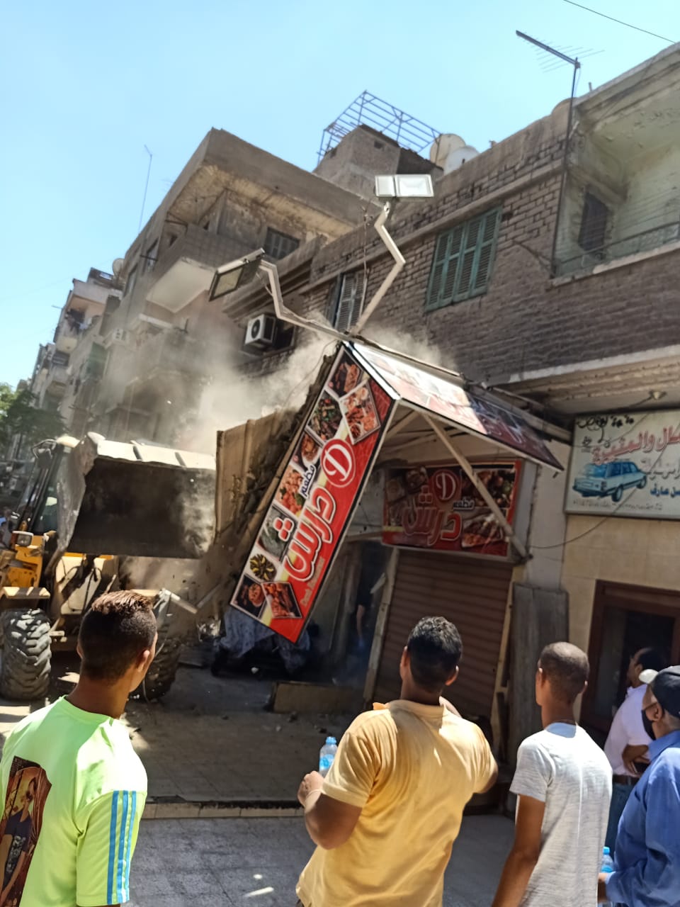 غلق 27 محل ومقهي مخالف بالجيزة (7)