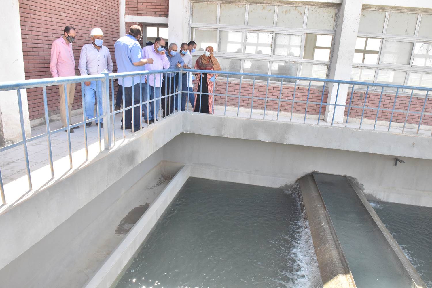 محافظ أسيوط يتفقد محطة مياه منفلوط المرشحة ومحطة مياه الحواتكة (24)