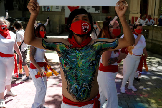 احد المحتجين على النهاية الخاصة بمهرجان سان فيرمين