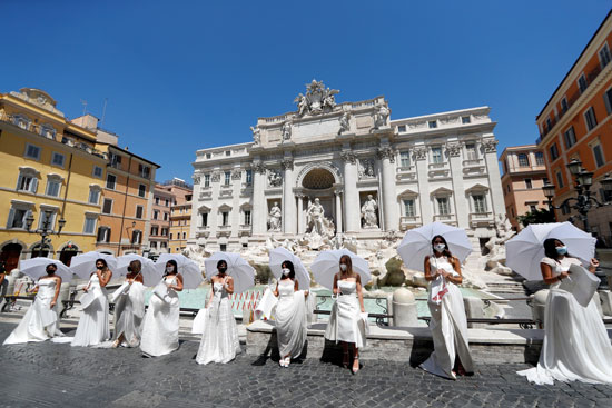 عرائس يتظاهرن فى إيطاليا احتجاجا على تأجيل زفافهم بسبب كورونا