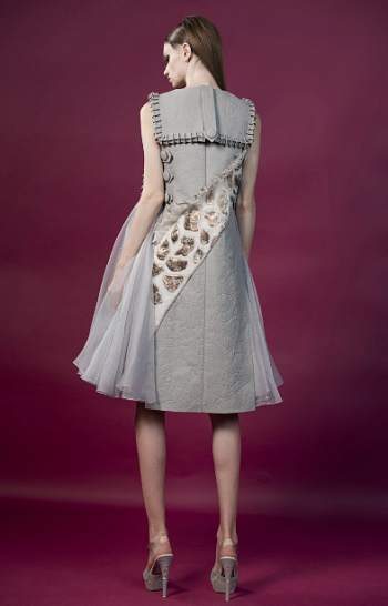 فستان من  Guo Pei