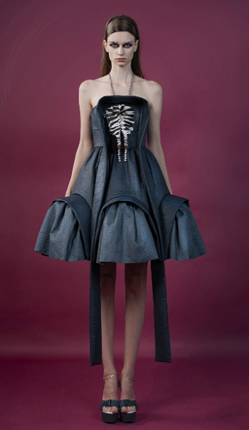 فستان قصير من  Guo Pei