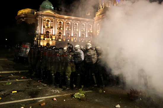 احتجاجات على اغلاق العاصمة الصربية