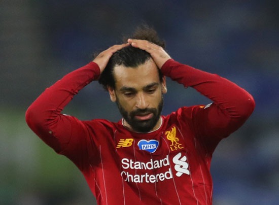 محمد صلاح يندب حظه على احدى الفرص الضائعة محمد صلاح يندب حظه على احدى الفرص الضائعة