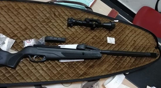 تضبط محاولة تهريب بندقية (2)