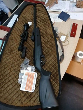 تضبط محاولة تهريب بندقية (3)