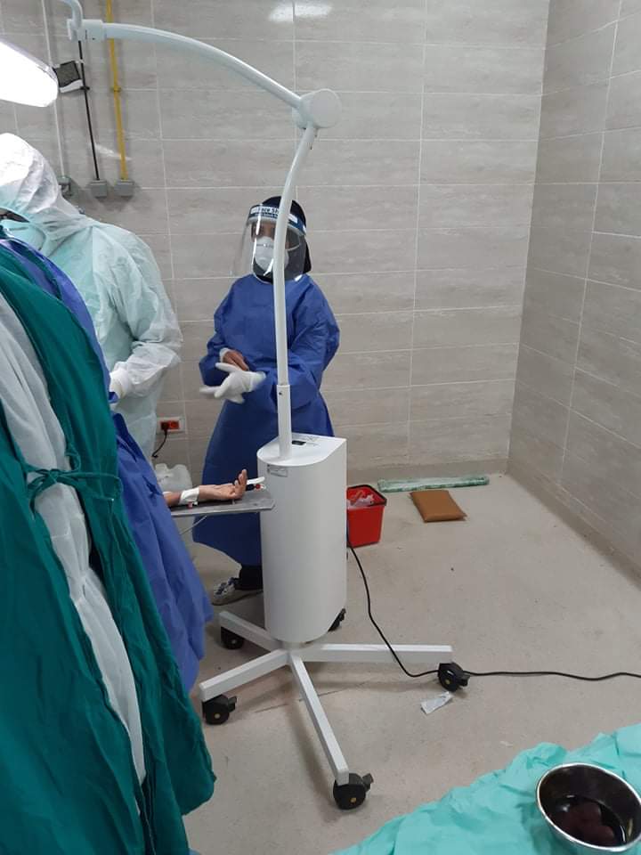 مستشفى الأقصر العام تجرى عملية قرحة منفجرة لسيدة مصابة بكورونا (3)