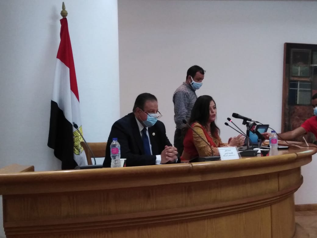 جانب من الندوة (1)