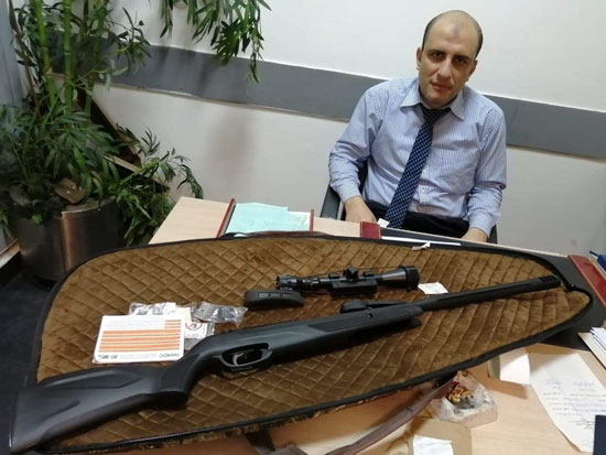 تضبط محاولة تهريب بندقية (1)