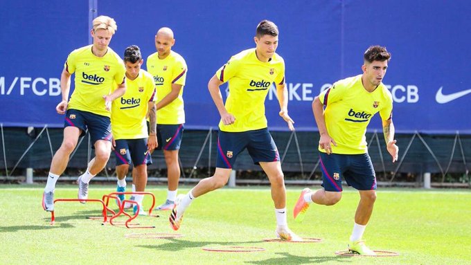 دي يونج خلال مران برشلونة دي يونج خلال مران برشلونة