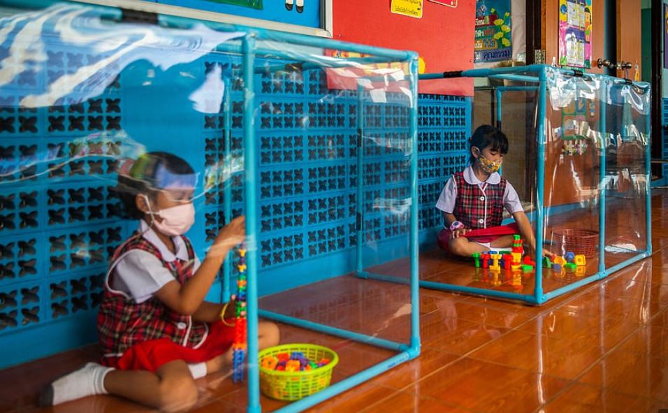  إجراءات الوقاية من فيروس كورونا في مدارس تايلاند (1)