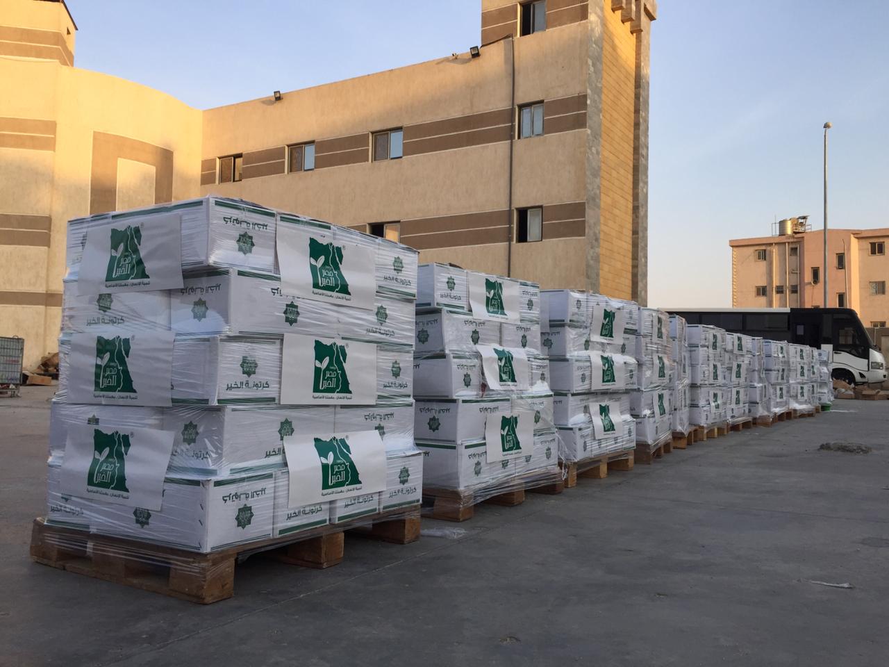 ٥ آلاف كرتونة  مواد غذائية مساعدات للشعب اللبناني    (2)